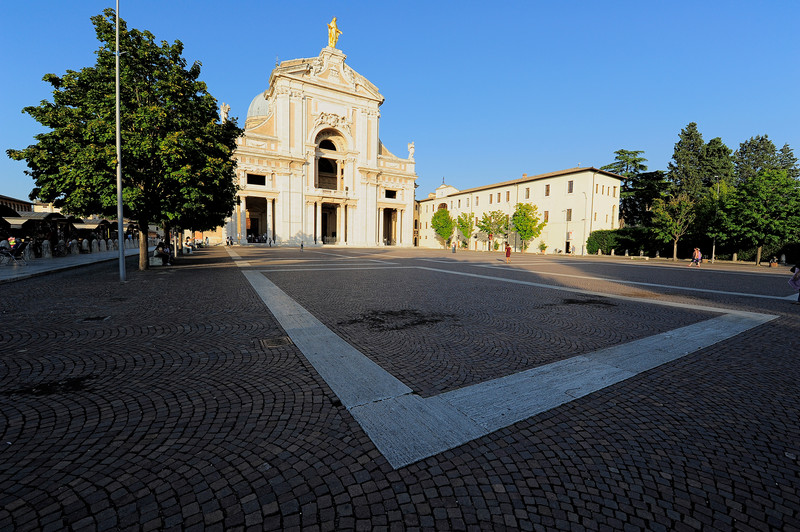 ''La piazza dei frati'' - Assisi