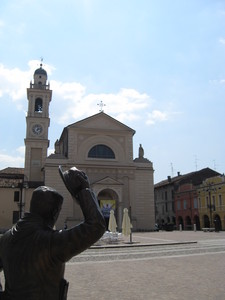 La piazza di Peppone e Don Camillo