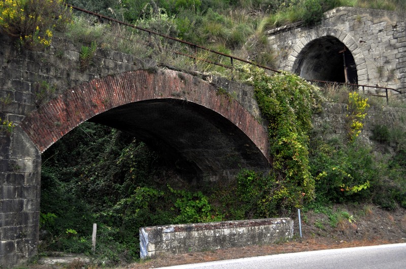 ''Uscire dal tunnel: unico, ultimo desiderio…'' - Lustra