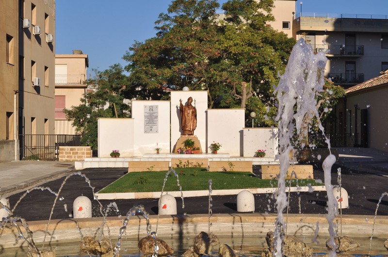 ''Piazzetta Giovanni Paolo II°  inaugurata il 27 Settembre 2012'' - Caltanissetta