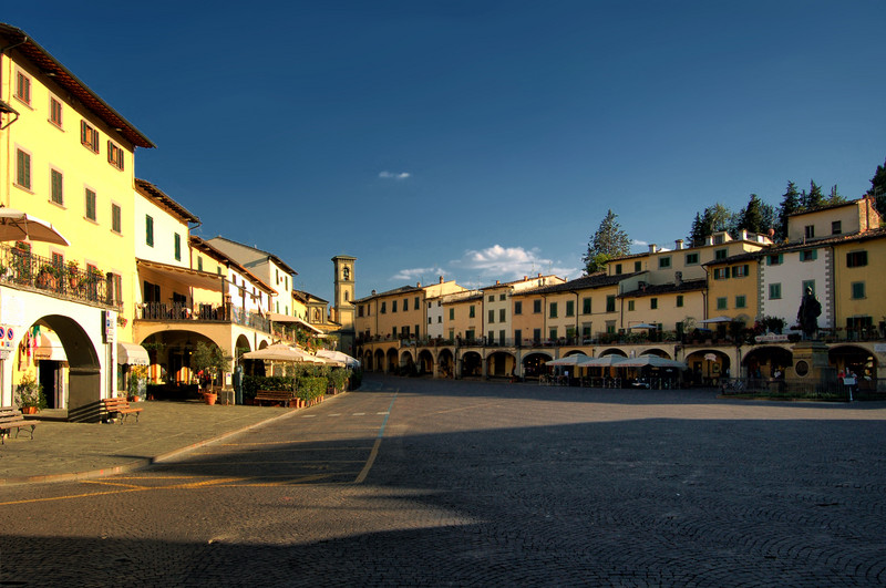 ''piazza Matteotti o piazza triangolare'' - Greve in Chianti