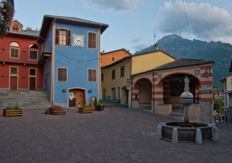 ''una piazza di montagna'' - Entracque