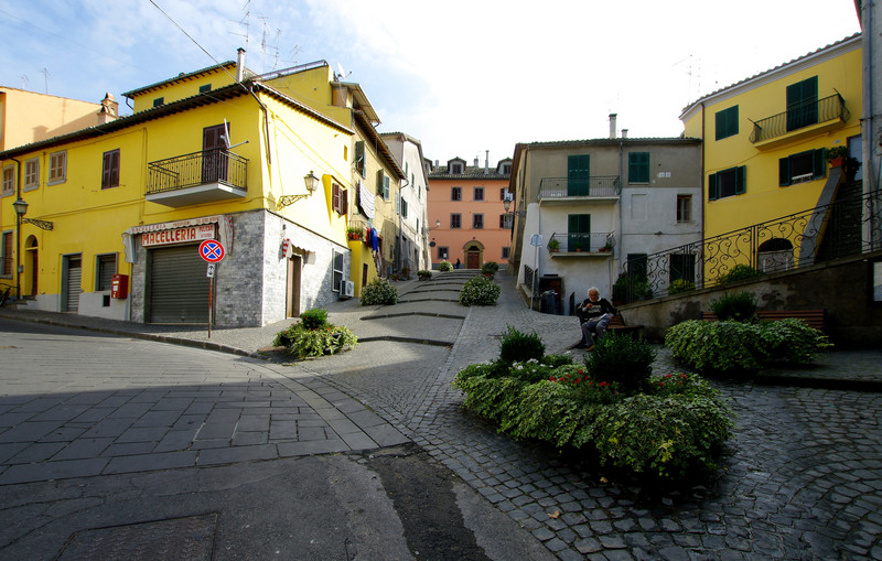 ''Un riposino in panchina prima di salire'' - Capodimonte