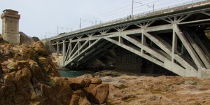 Ponte ferroviario sulla costa livornese