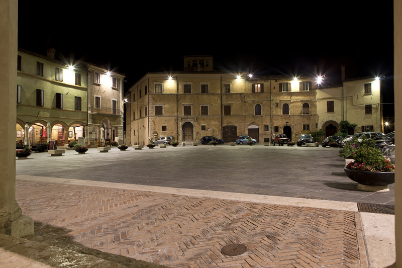''La piazza di notte'' - Montefalco