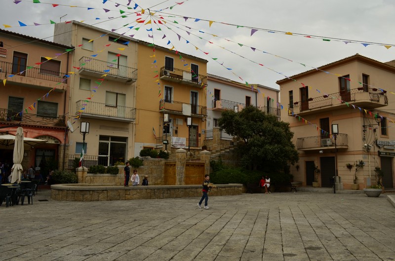 ''bandierine in piazza'' - Arzachena