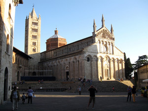 Piazza con Cattedrale