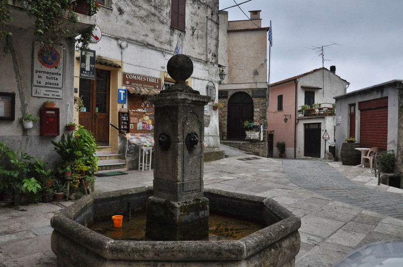 ''antica Piazza del Popolo'' - Seborga
