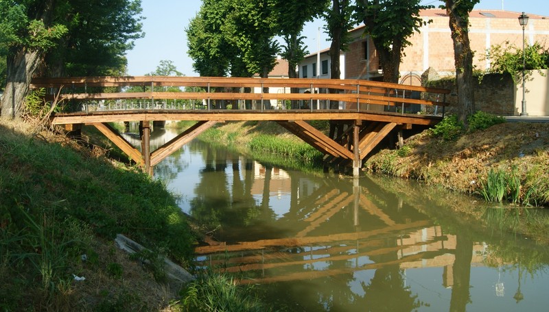 ''Lo sguardo scivola con le onde'' - Piove di Sacco