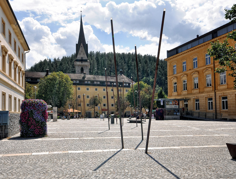 ''i fiammiferi giganti in Piazza'' - Brunico