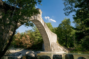 Ponte di Olina da 490 anni sopra lo Scoltenna