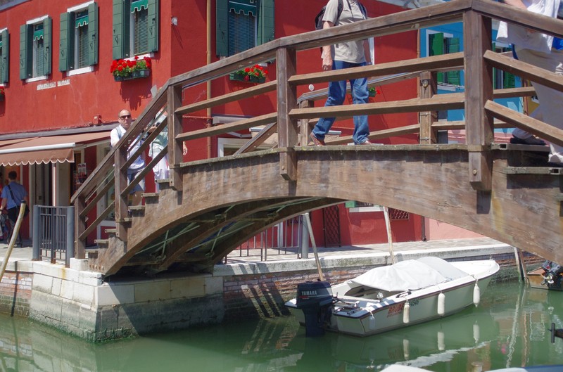 ''ponte con bretelle ..o.. ponte con “pedale” soprattutto per chi ama la musica!'' - Venezia