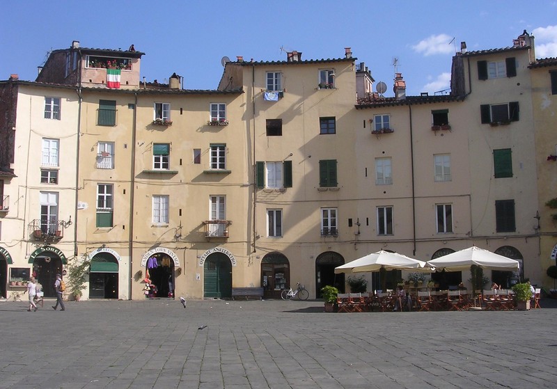 ''Piazza dell’Anfiteatro'' - Lucca