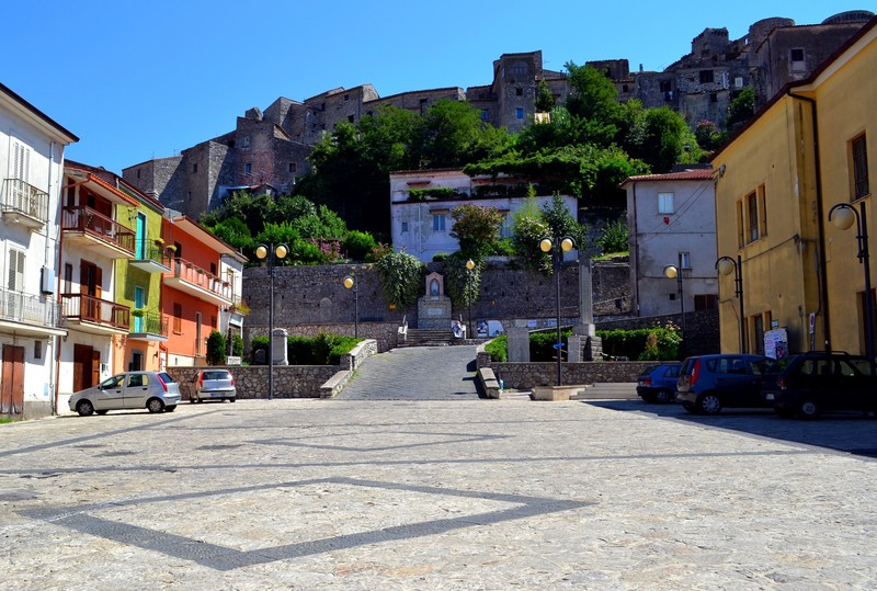 ''” La piazza sotto il borgo ” – Piazza Vittoria – Riardo ( Caserta )'' - Riardo