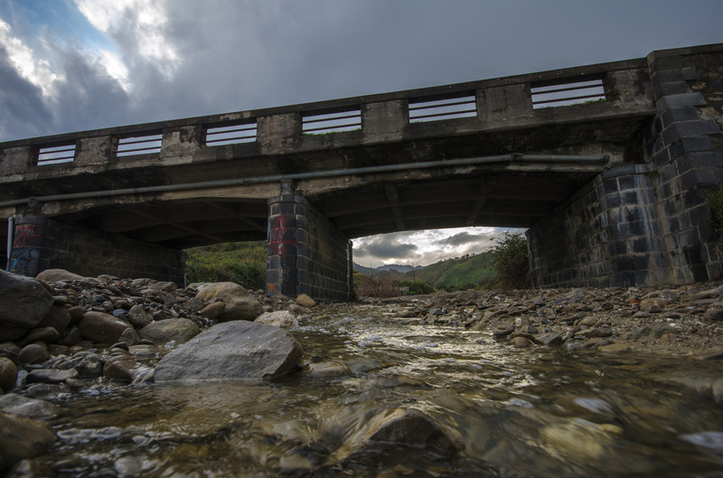 ''Cu si mitti cu li sbirri ci appizza lu vinu e li sicarri.'' - Calatabiano