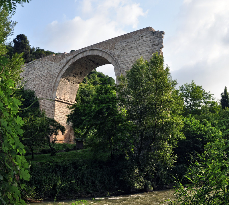 ''ciò che rimane di un Ponte Antico'' - Narni