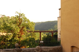 Ponte sulla valle,Cave