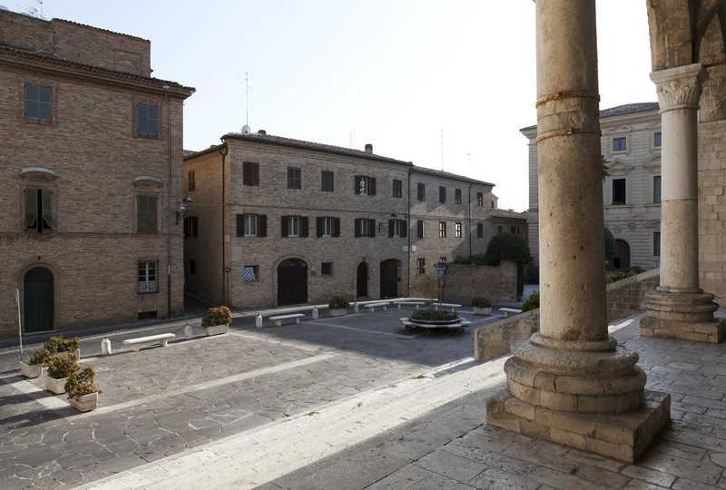 ''Dalle colonne'' - Osimo