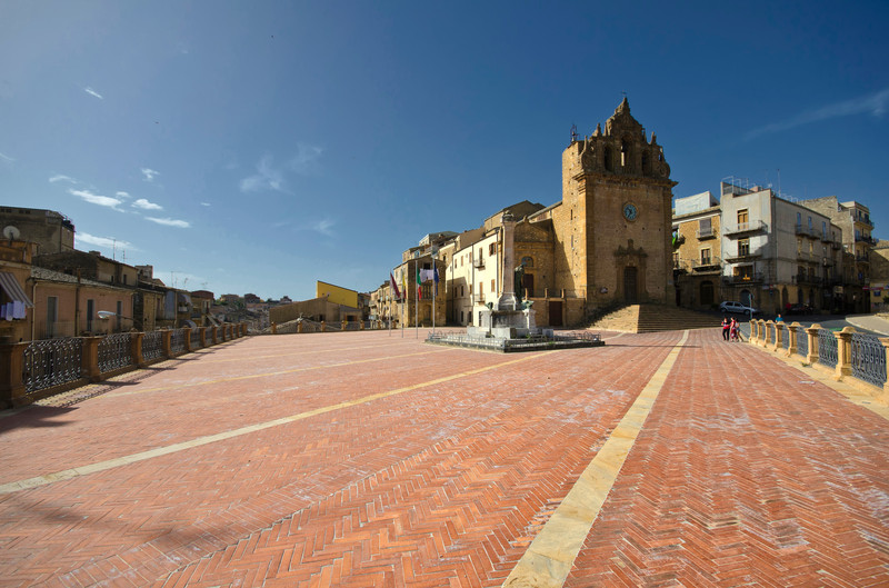 ''Ri venniri e di matti, ne s’accatta ne si patti'' - Piazza Armerina