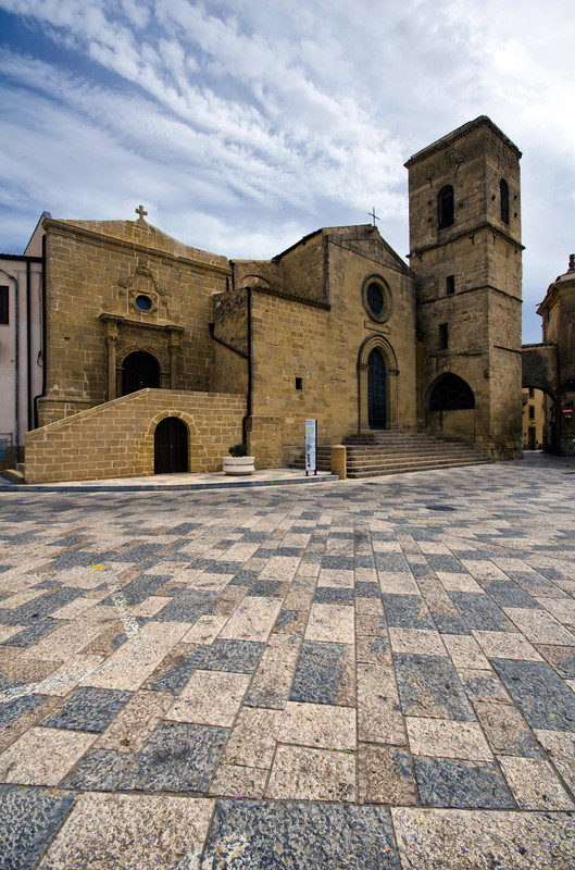 ''Parra ca parra ‘u parrinu pariemu parrini ca parranu'' - Assoro