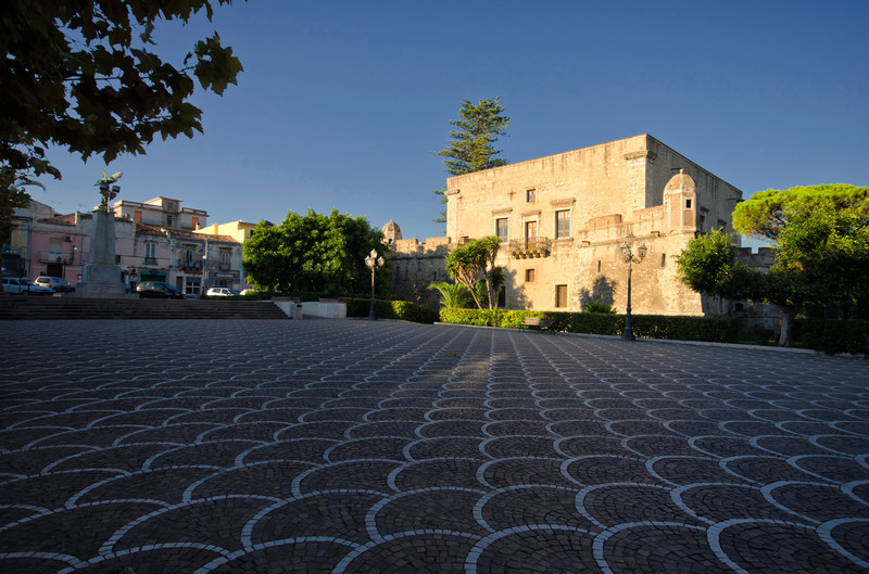 ''Li corna su’ comu li denti, dòlinu quannu spùntanu, ma poi sèrvinu pi’ manc…'' - Spadafora