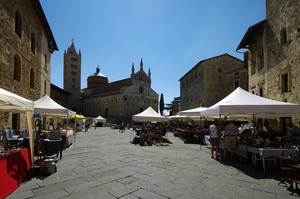 Sullo sfondo il Duomo