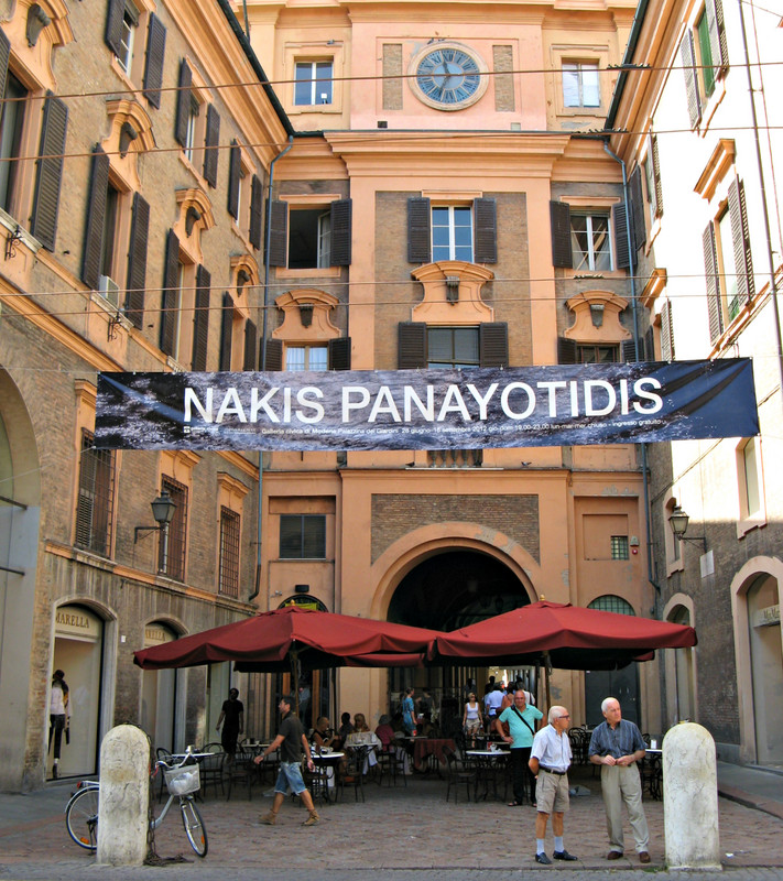 ''Una piazzetta piccola così…'' - Modena