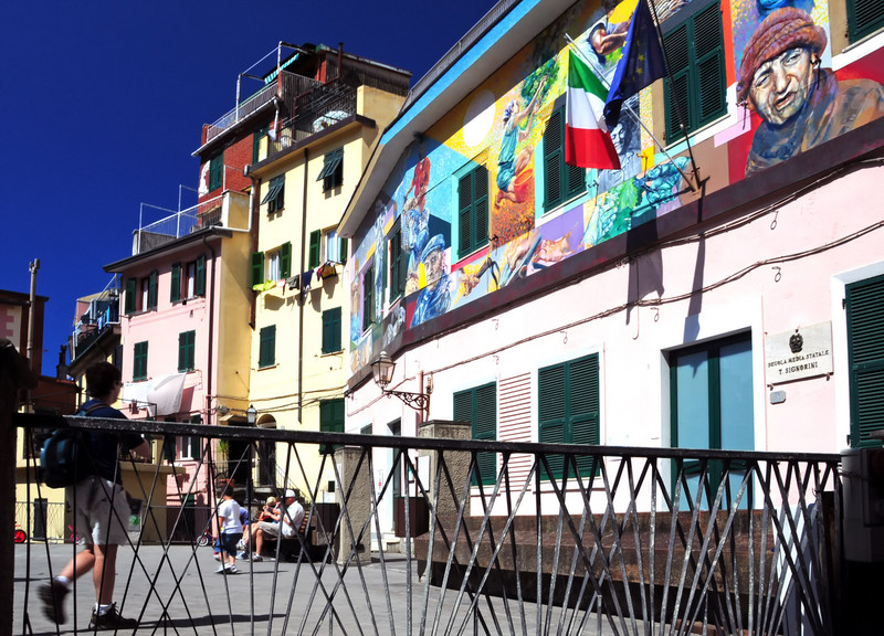 ''la piazzetta centrale'' - Riomaggiore