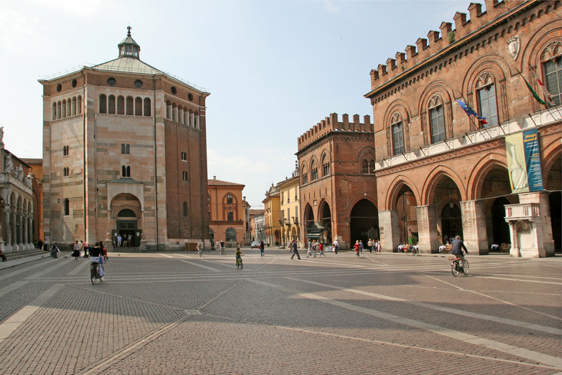 ''La piazza del torrone'' - Cremona