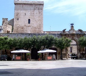 Piazza della Conciliazione con l’ingresso principale al Castello