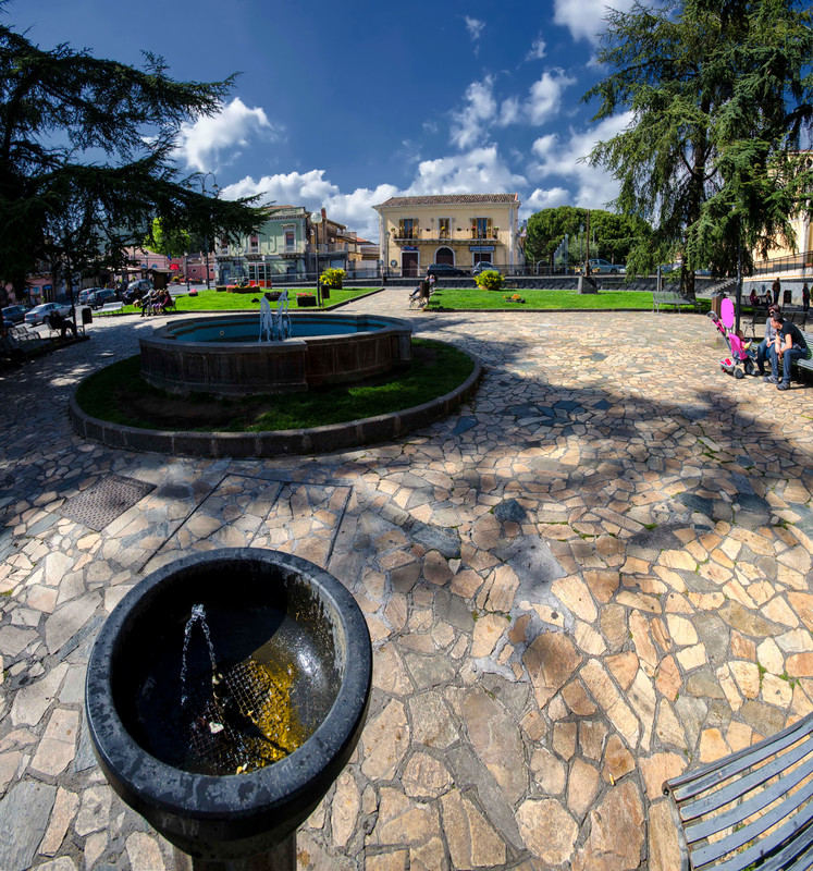 ''Acqua d’austu metti uögghiu, meli e mustu'' - Nicolosi