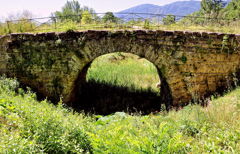 ''O ponte antico – al centro ci sei tu!'' - Roviano