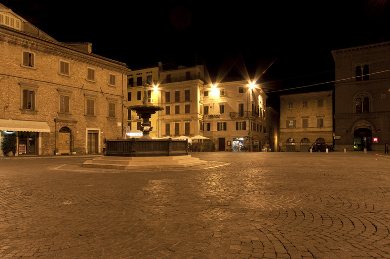 ''Osimo di notte'' - Osimo