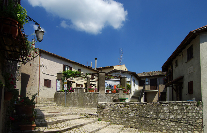 ''Piazza Dante 1'' - Castel San Pietro Romano
