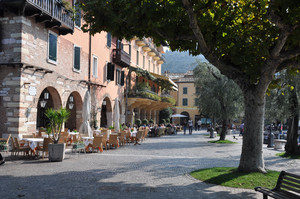 Piazza Calderini 2