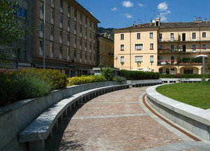Panchine in Piazza Narbonne