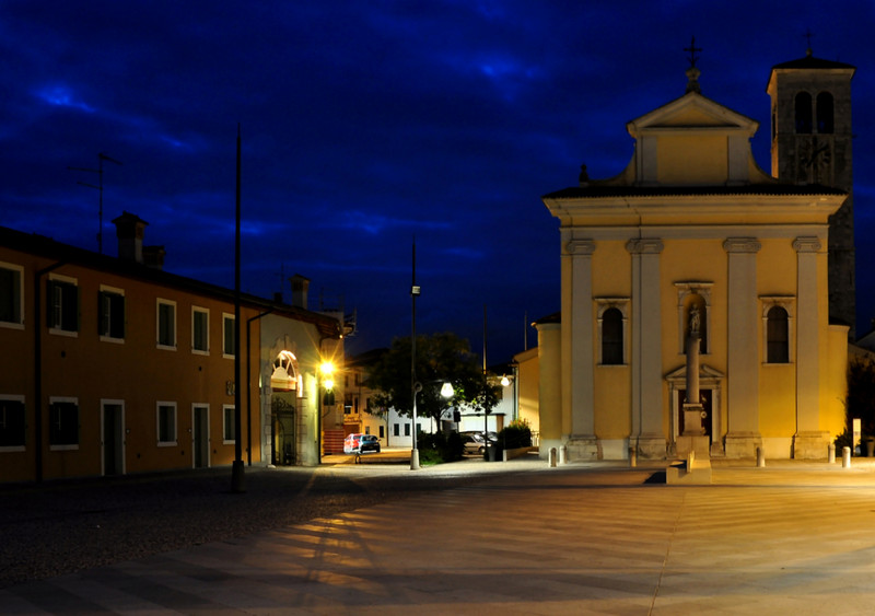 ''In chiesa si accendono le candele, e la cera cola giù come le lacrime'' - Turriaco