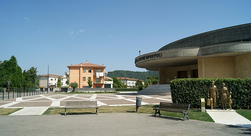 ''Ognuno tira l’acqua al suo mulino quando c’è di mezzo il grano.'' - Trissino
