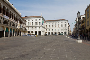 Nuvoloso in piazza