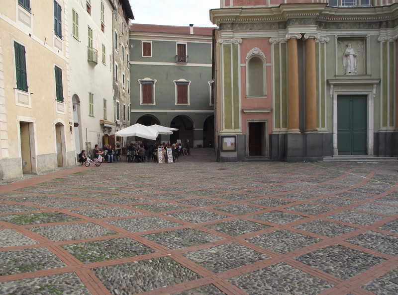 ''Piazza  Padre  G. Mauro'' - Dolceacqua
