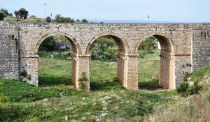 Ponte della SP 230 a nord del paese