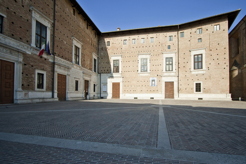 ''Ombre e luci in piazza'' - Urbino