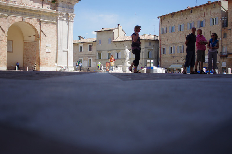 ''e mi sovvien l’eterno, e le morte stagioni, e la presente e viva, e il suon di…'' - Urbino
