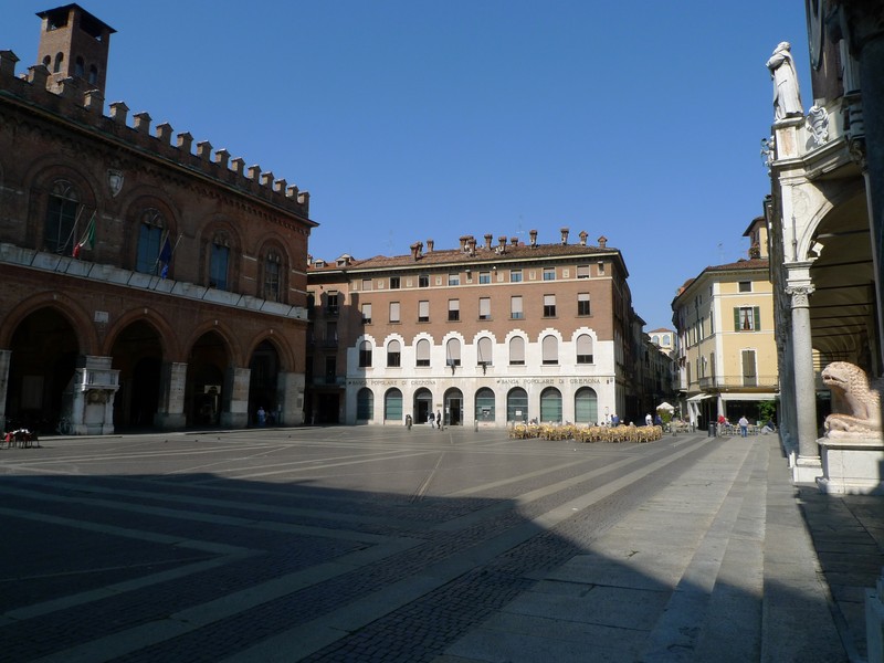 ''Leone di guardia'' - Cremona
