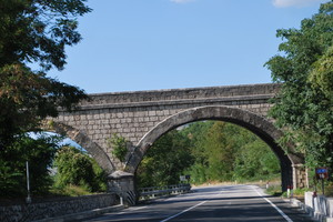Ponte che porta a Pettorano sul Gizio