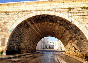 un ponte porta Borgo Antico
