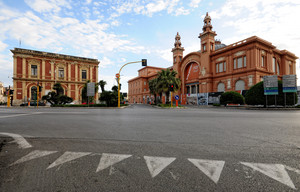 correndo in Piazza IV novembre