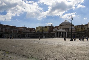 Nuvole e piazza