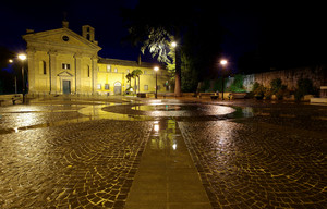 Sotto l’acqua con l’ombrello che pazzo