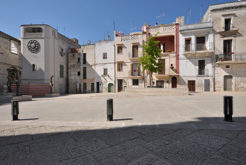 ''orologione in piazza Colamussi'' - Rutigliano